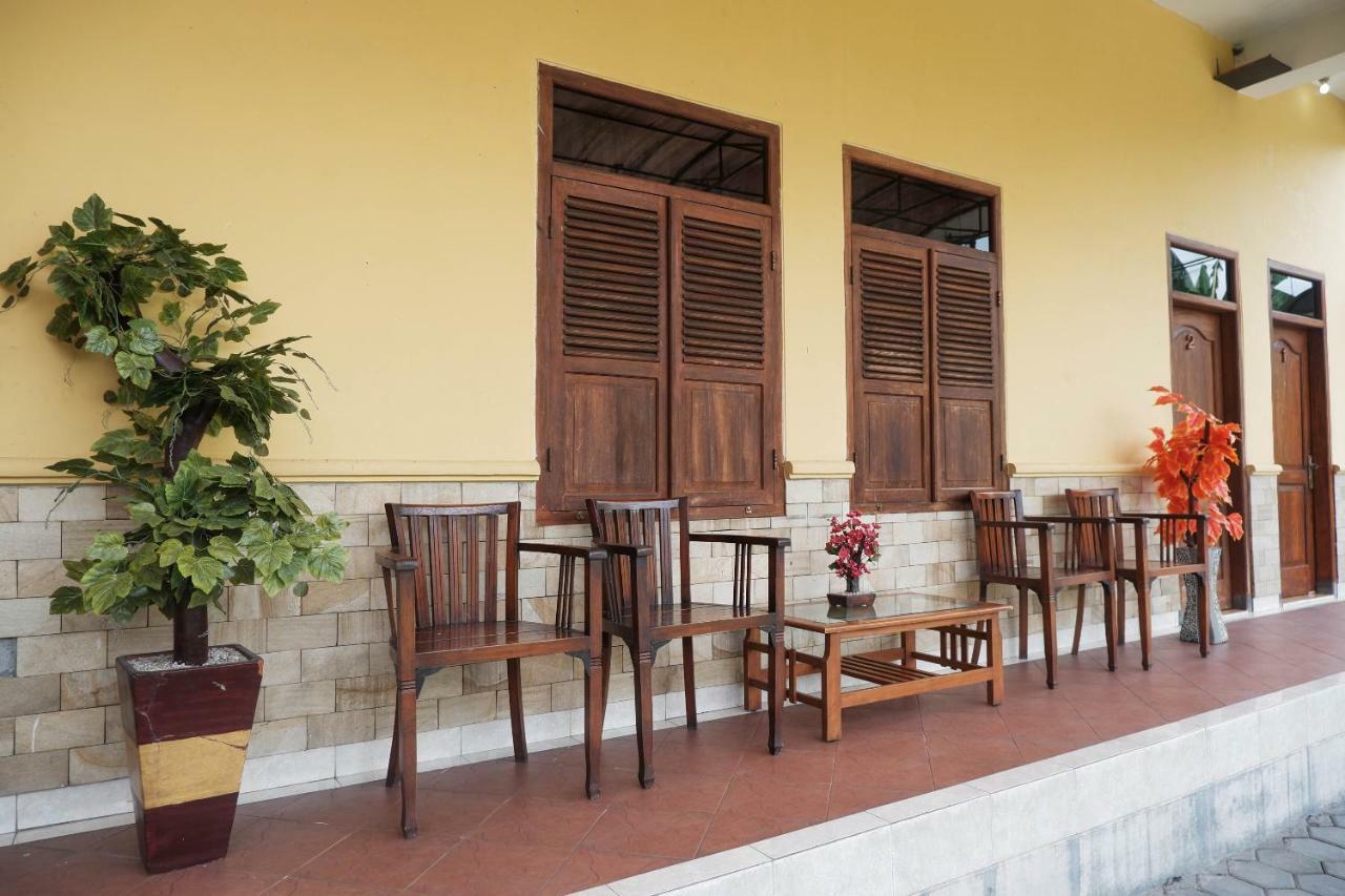 Oyo 405 Wisma Yosoputro Tanjungtirto Buitenkant foto