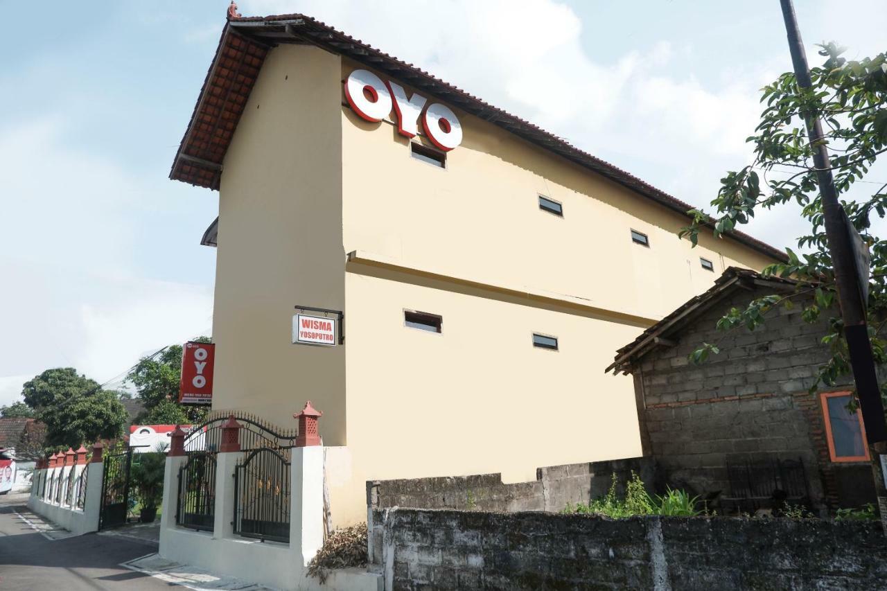 Oyo 405 Wisma Yosoputro Tanjungtirto Buitenkant foto