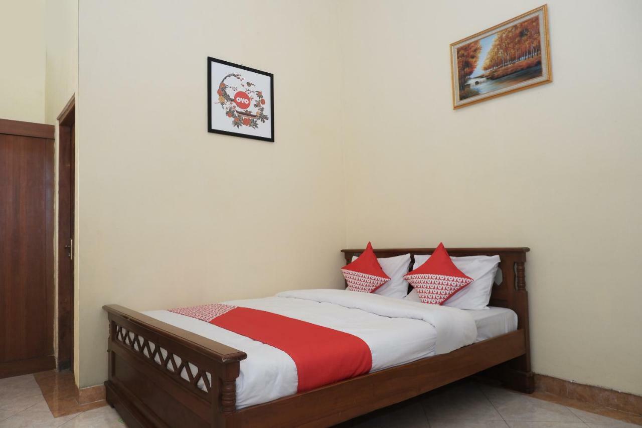 Oyo 405 Wisma Yosoputro Tanjungtirto Buitenkant foto