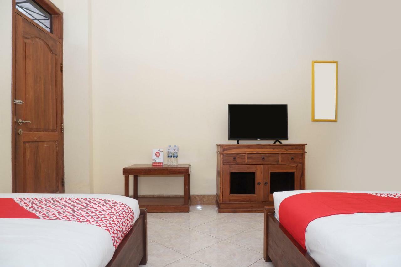 Oyo 405 Wisma Yosoputro Tanjungtirto Buitenkant foto