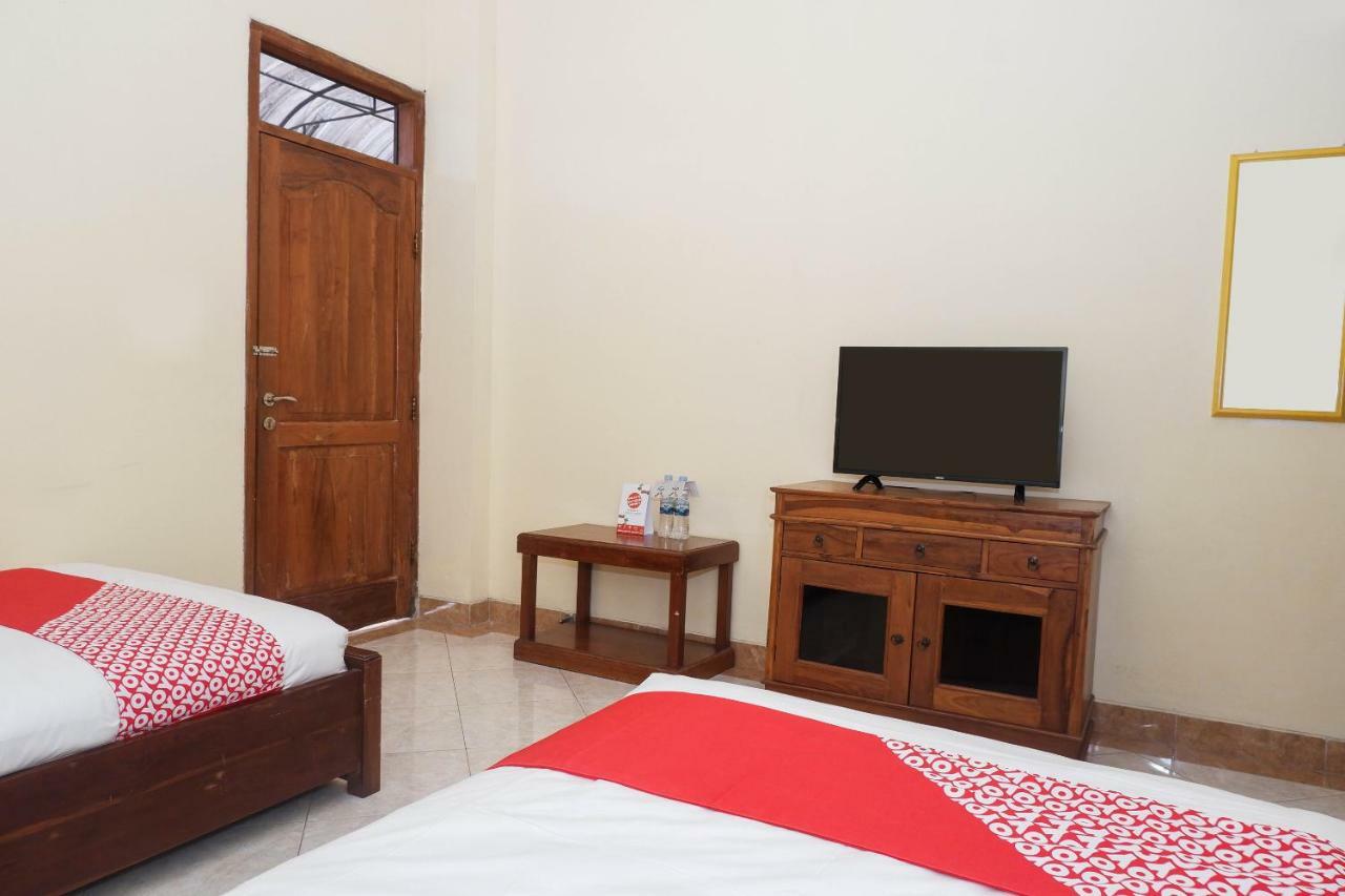 Oyo 405 Wisma Yosoputro Tanjungtirto Buitenkant foto