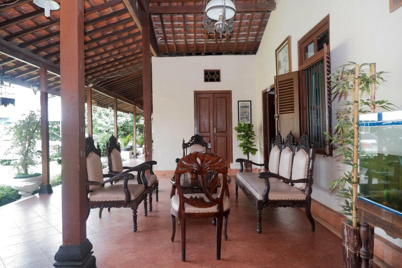 Oyo 405 Wisma Yosoputro Tanjungtirto Buitenkant foto