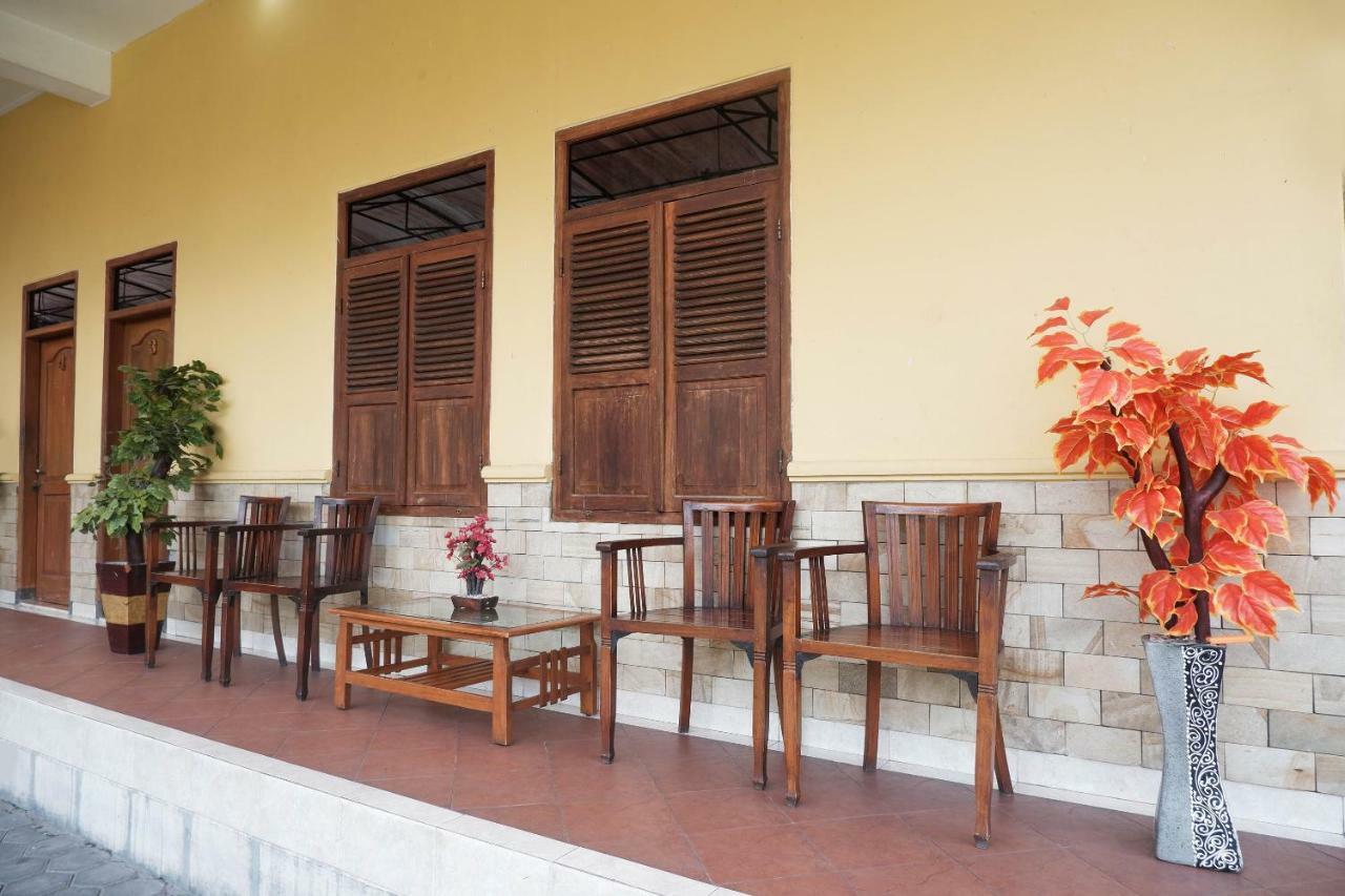 Oyo 405 Wisma Yosoputro Tanjungtirto Buitenkant foto