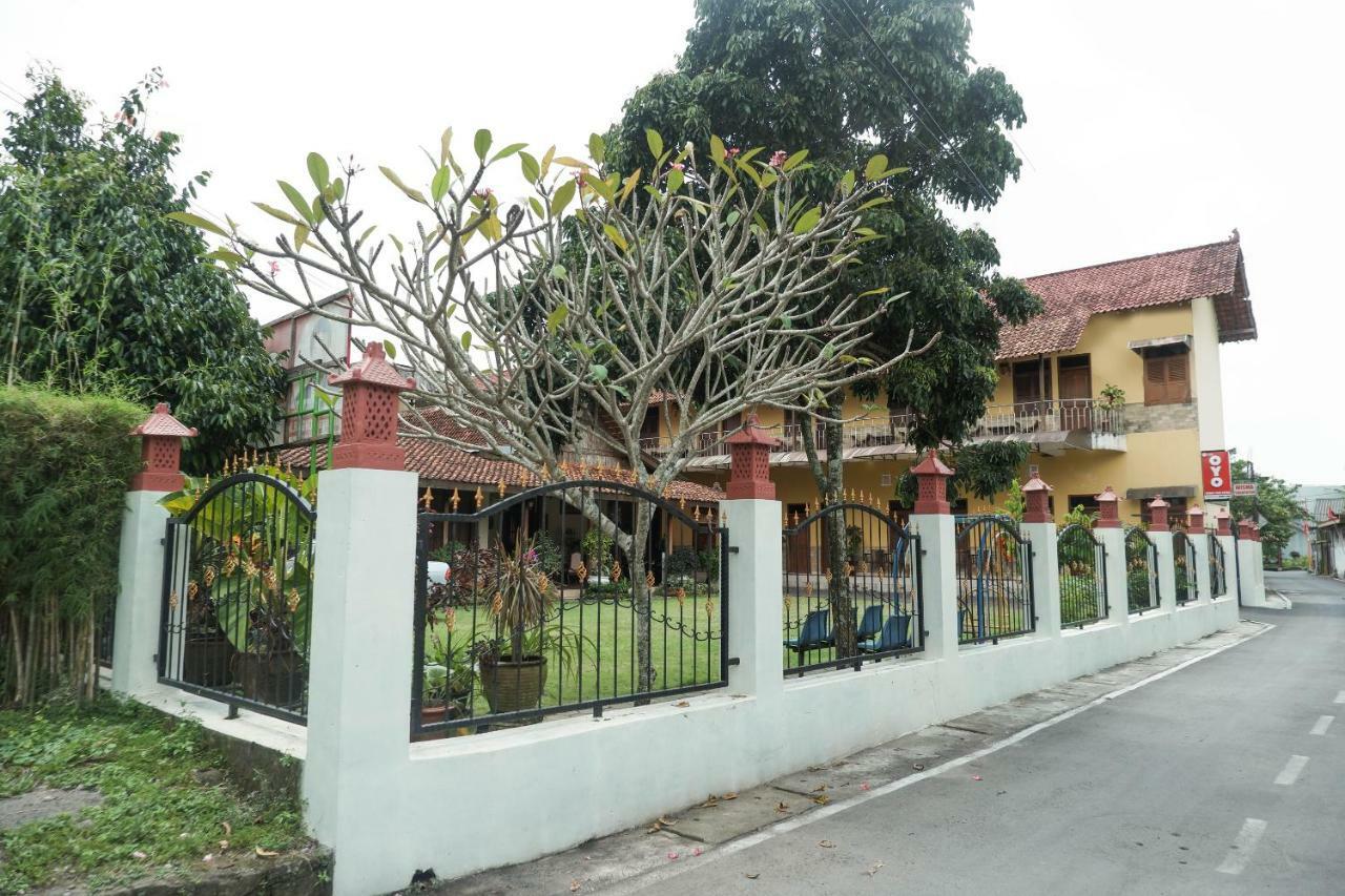 Oyo 405 Wisma Yosoputro Tanjungtirto Buitenkant foto