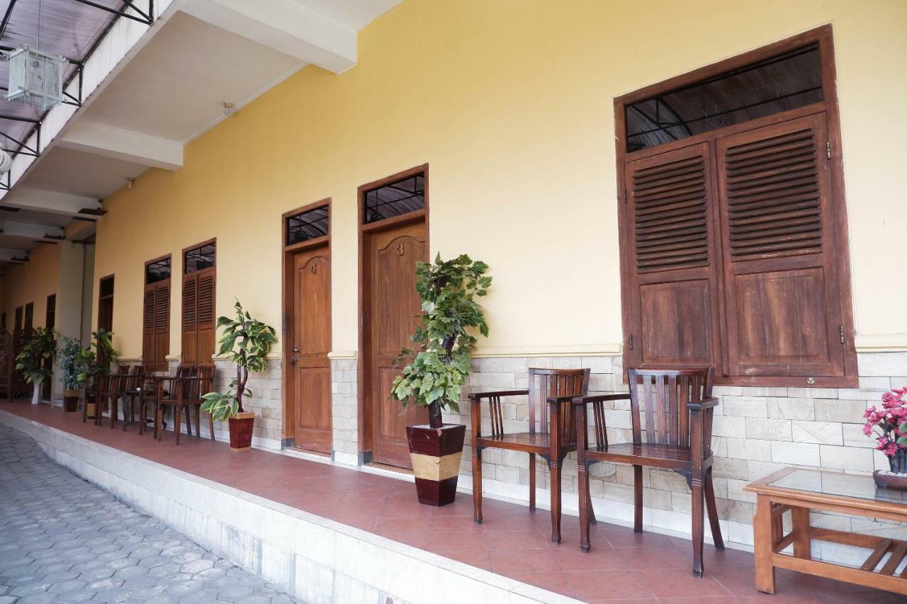 Oyo 405 Wisma Yosoputro Tanjungtirto Buitenkant foto
