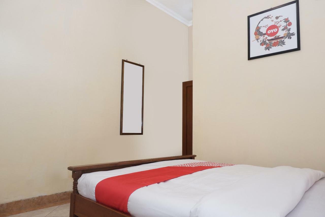 Oyo 405 Wisma Yosoputro Tanjungtirto Buitenkant foto